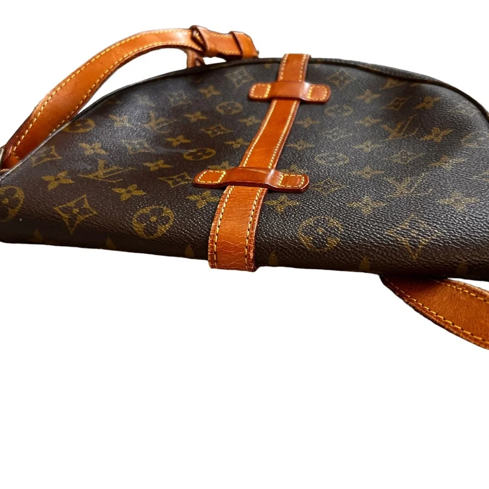 Louis Vuitton Chantilly Crossbody Bag - Picture 5 of 16